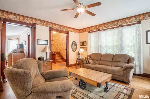 609 W 3rd St, Delavan, IL 61734 photo 10