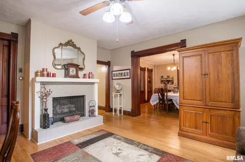 609 W 3rd St, Delavan, IL 61734 photo 15