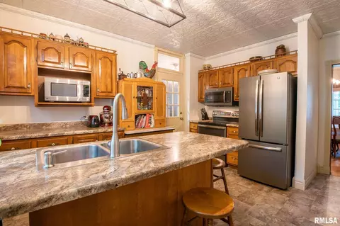 609 W 3rd St, Delavan, IL 61734 photo 24