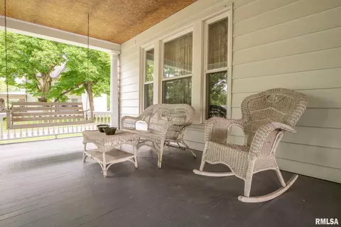 609 W 3rd St, Delavan, IL 61734 photo 4