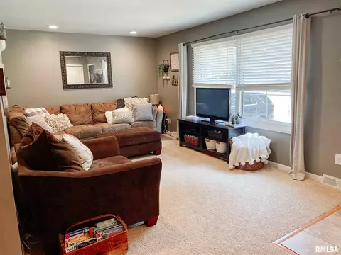 914 Jamie Ln, Macomb, IL 61455 photo 6