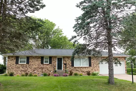 914 Jamie Ln, Macomb, IL 61455 photo 2