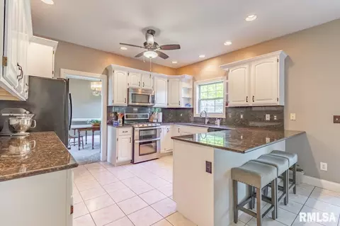 2025 W Murphy Dr, Dunlap, IL 61525 photo 9