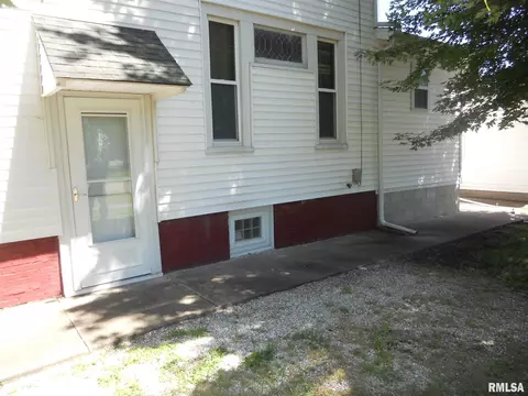 606 E Locust St, Canton, IL 61520 photo 5