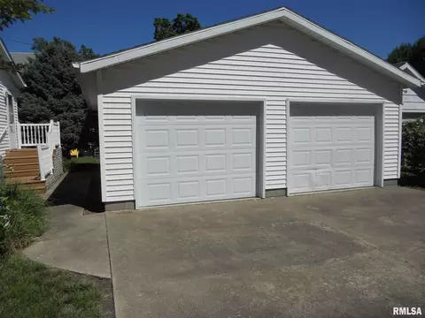 606 E Locust St, Canton, IL 61520 photo 7