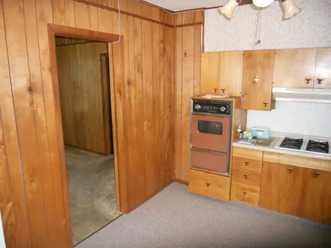 606 E Locust St, Canton, IL 61520 photo 22