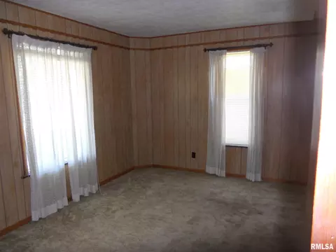 606 E Locust St, Canton, IL 61520 photo 14
