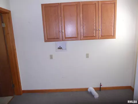 606 E Locust St, Canton, IL 61520 photo 12