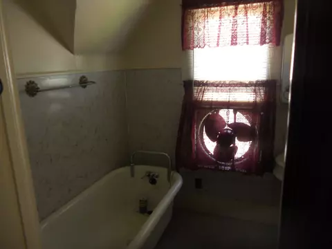 606 E Locust St, Canton, IL 61520 photo 19