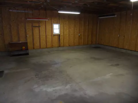 606 E Locust St, Canton, IL 61520 photo 9