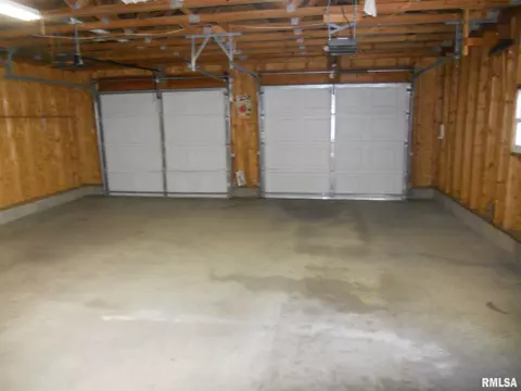 606 E Locust St, Canton, IL 61520 photo 8