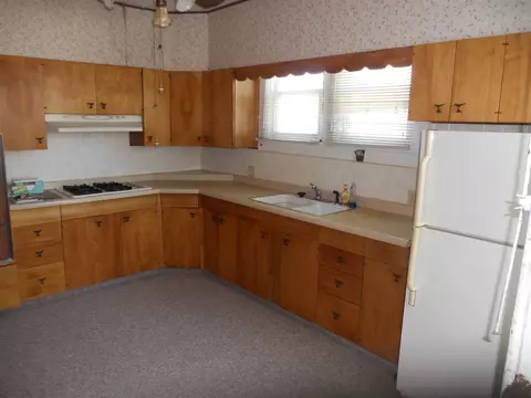 606 E Locust St, Canton, IL 61520 photo 21