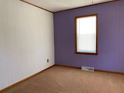 1097 E Ash St, Canton, IL 61520 photo 7