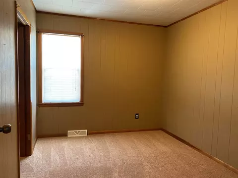 1097 E Ash St, Canton, IL 61520 photo 6