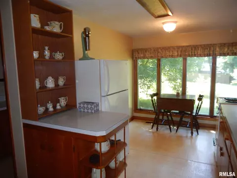 722 S Dudley St, Macomb, IL 61455 photo 8