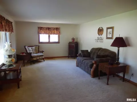 722 S Dudley St, Macomb, IL 61455 photo 6