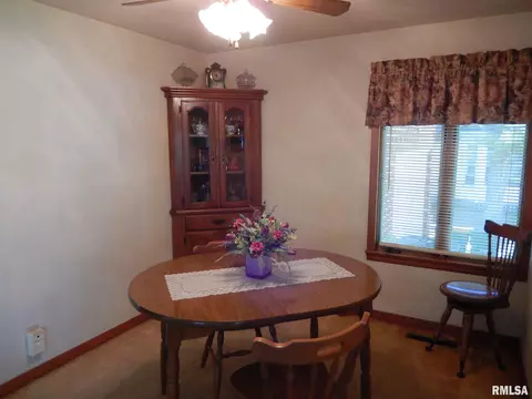 722 S Dudley St, Macomb, IL 61455 photo 4