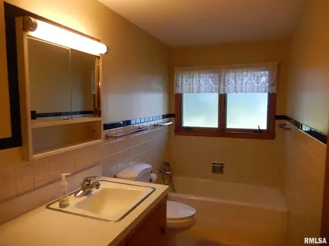 722 S Dudley St, Macomb, IL 61455 photo 14
