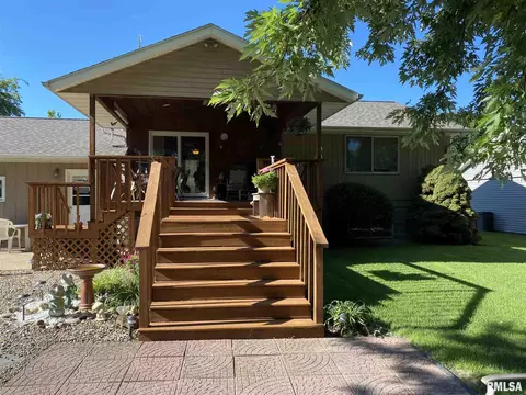 1440 E Locust St, Canton, IL 61520 photo 4