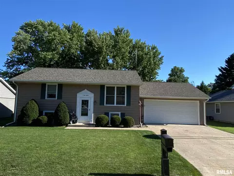 1440 E Locust St, Canton, IL 61520 photo 1