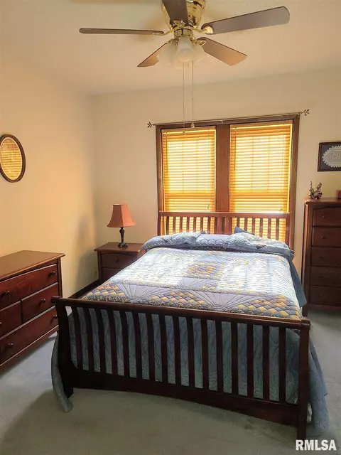 1104 E Calhoun St, Macomb, IL 61455 photo 6