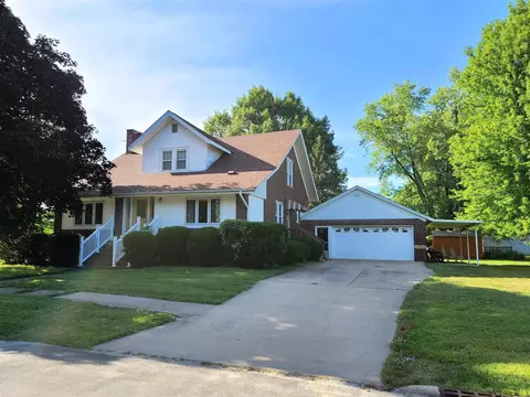 1104 E Calhoun St, Macomb, IL 61455 photo 1