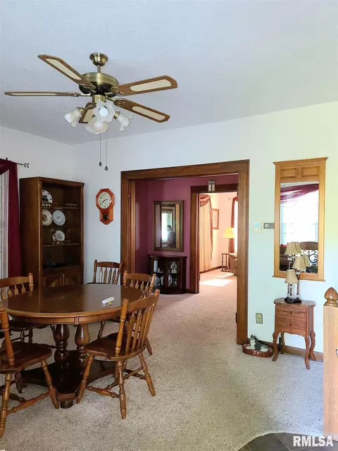 1104 E Calhoun St, Macomb, IL 61455 photo 4