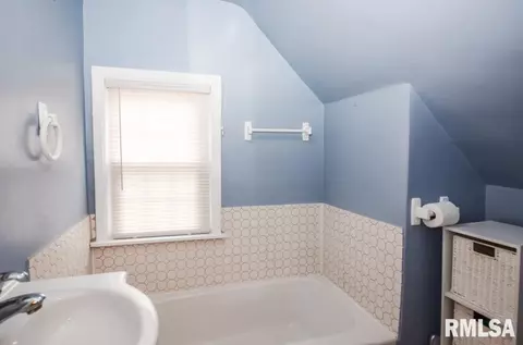 106 W Pine St, Dunlap, IL 61525 photo 6