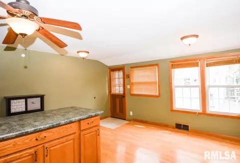 106 W Pine St, Dunlap, IL 61525 photo 4