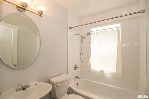 814 E Willcox Ave, Peoria, IL 61603 photo 18