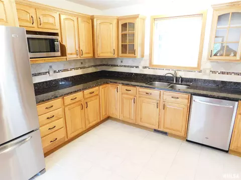 4114 S Pointe Dr, Mapleton, IL 61547 photo 7