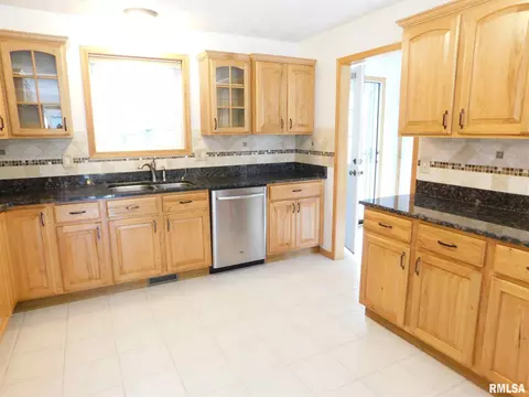 4114 S Pointe Dr, Mapleton, IL 61547 photo 5