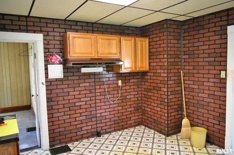 903 E Broadway, Astoria, IL 61501 photo 8