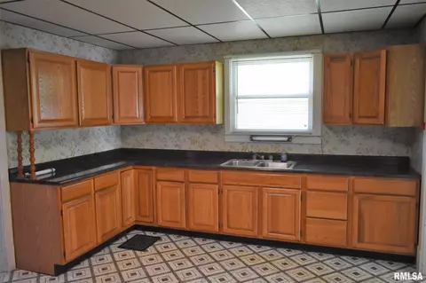 903 E Broadway, Astoria, IL 61501 photo 6