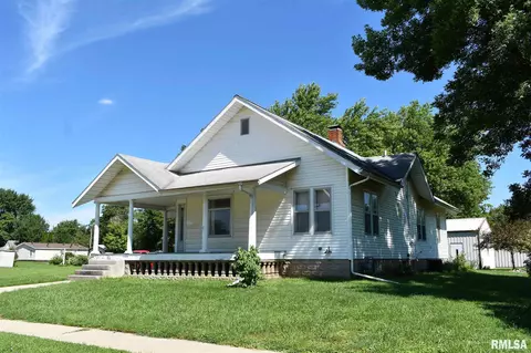 903 E Broadway, Astoria, IL 61501 photo 2