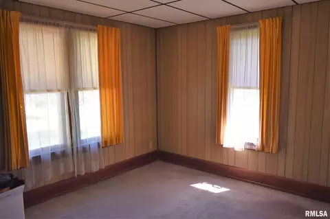 903 E Broadway, Astoria, IL 61501 photo 9