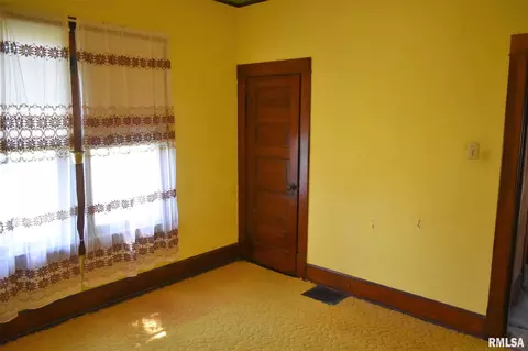 903 E Broadway, Astoria, IL 61501 photo 12