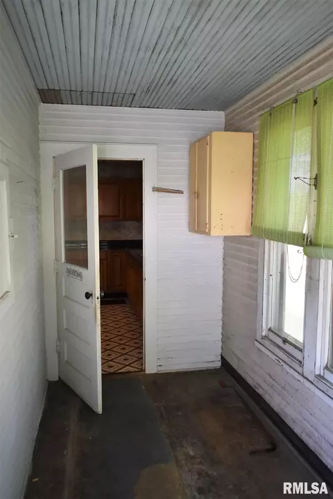 903 E Broadway, Astoria, IL 61501 photo 3