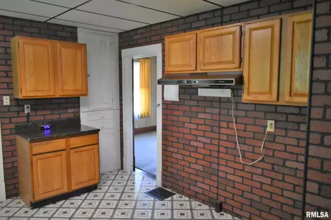 903 E Broadway, Astoria, IL 61501 photo 7