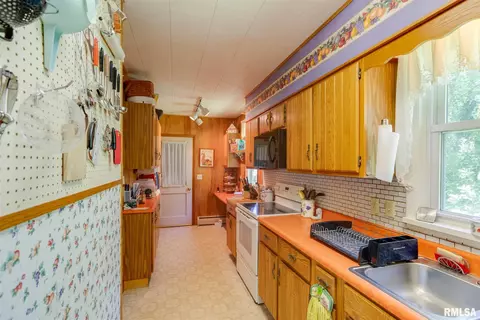 201 W Olive St, Minier, IL 61759 photo 15