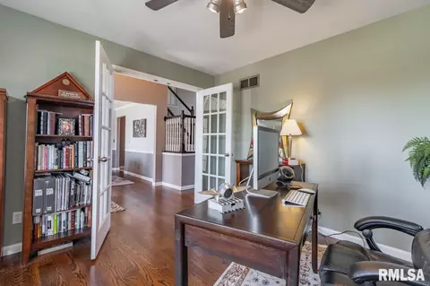 303 Cottingham St, Germantown Hills, IL 61548 photo 8
