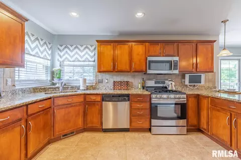 303 Cottingham St, Germantown Hills, IL 61548 photo 17