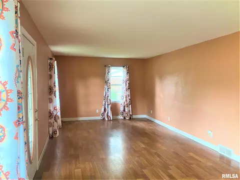 405 Jackson St, Washington, IL 61571 photo 3