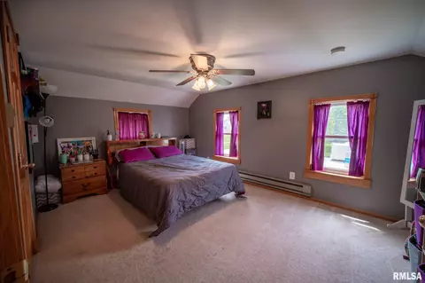 134 N Sage St, Oneida, IL 61467 photo 6