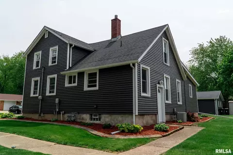 134 N Sage St, Oneida, IL 61467 photo 4