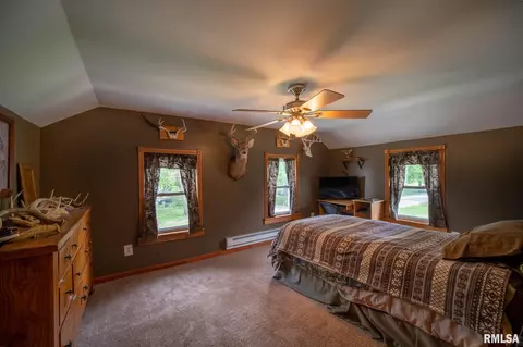 134 N Sage St, Oneida, IL 61467 photo 5