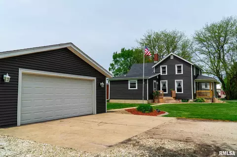 134 N Sage St, Oneida, IL 61467 photo 2