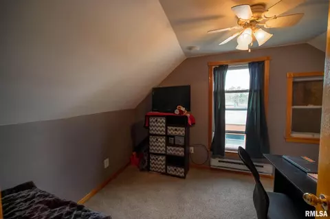 134 N Sage St, Oneida, IL 61467 photo 7