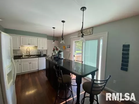 1336 Carolbeth Ave, Macomb, IL 61455 photo 4