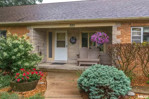 320 S Main St, Congerville, IL 61729 photo 2